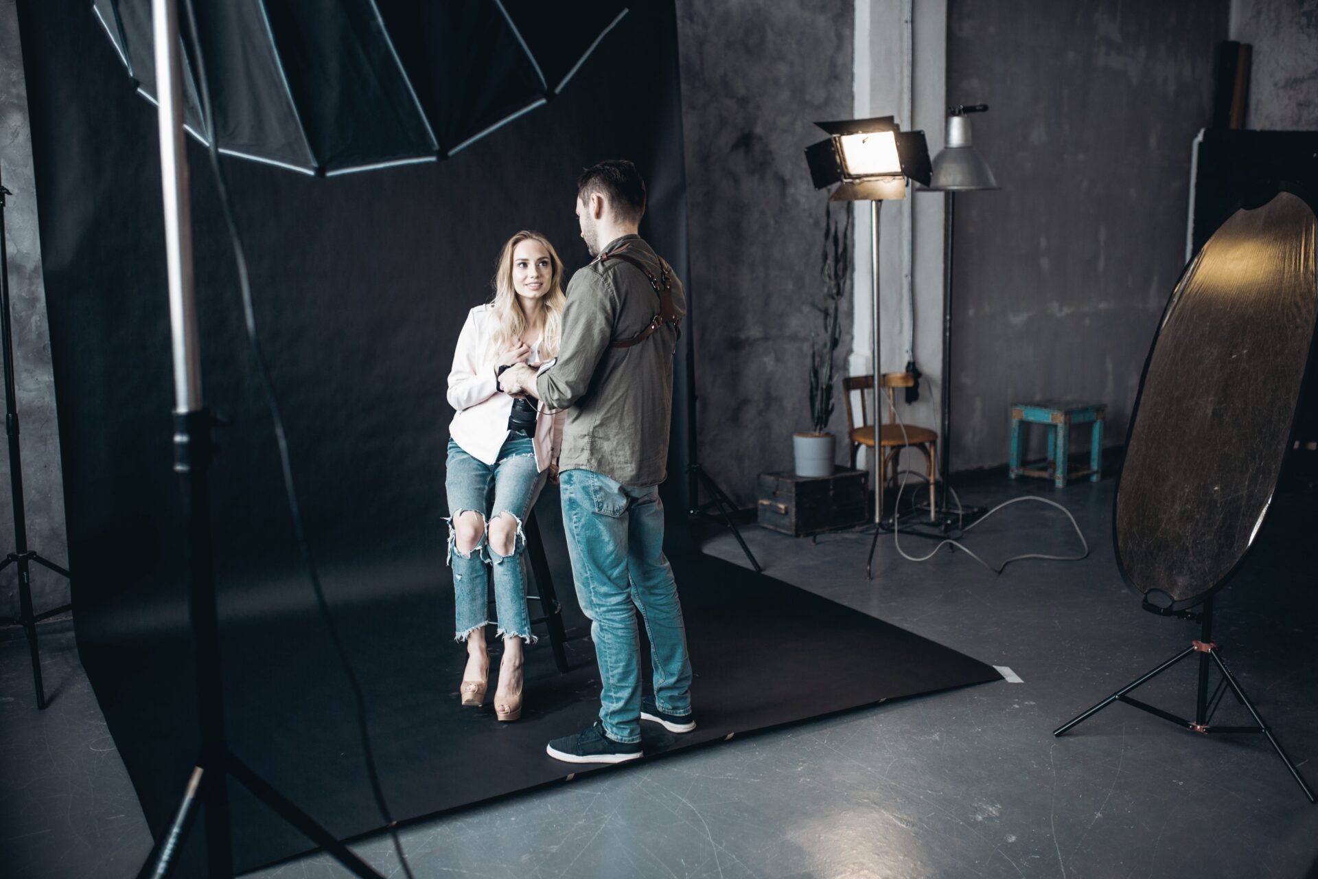 Dowiedz się, czym różni się prawo do wizerunku i prawo autorskie oraz jak uzyskać zgodę na wykorzystanie wizerunku w mediach.